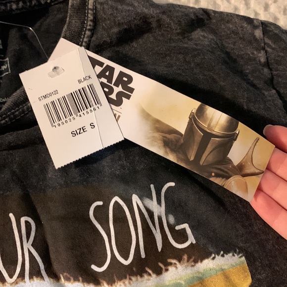 Woman’s baby yoda short sleeve top - Picture 4 of 5